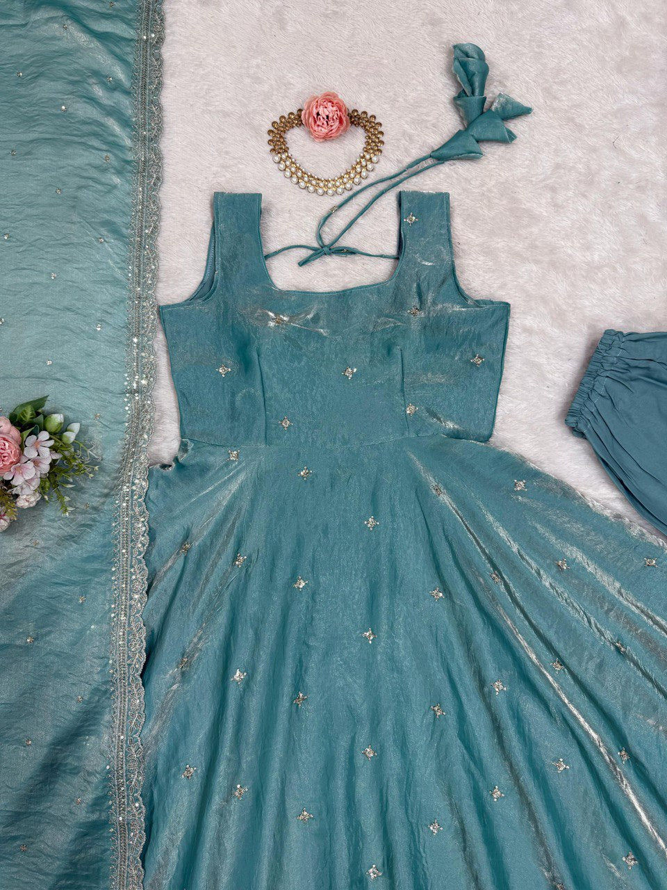 Thumbnail: Fandy silk Gown