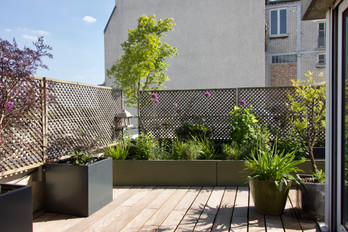 alleger, ouvrir l'espace tout en garantissant un écrin de verdure aux floraisons variées toutes l'année.