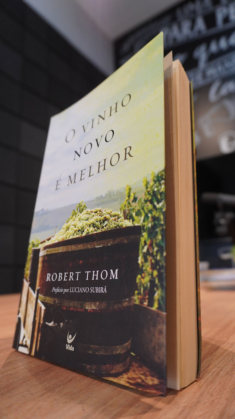 Miniatura: O Vinho Novo é Melhor | Robert Thom