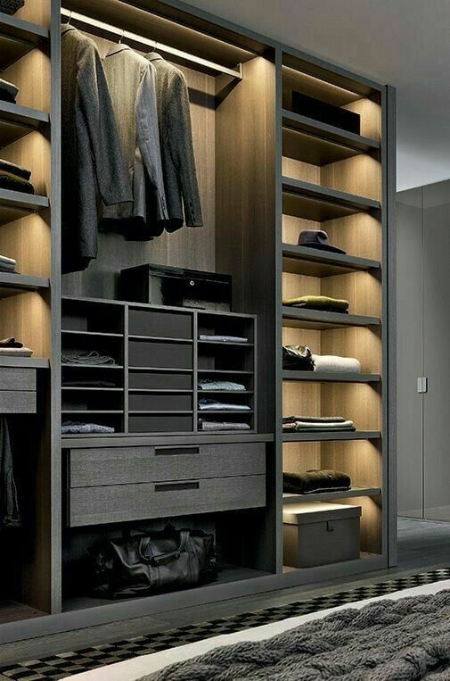 Miniatura: CLOSET