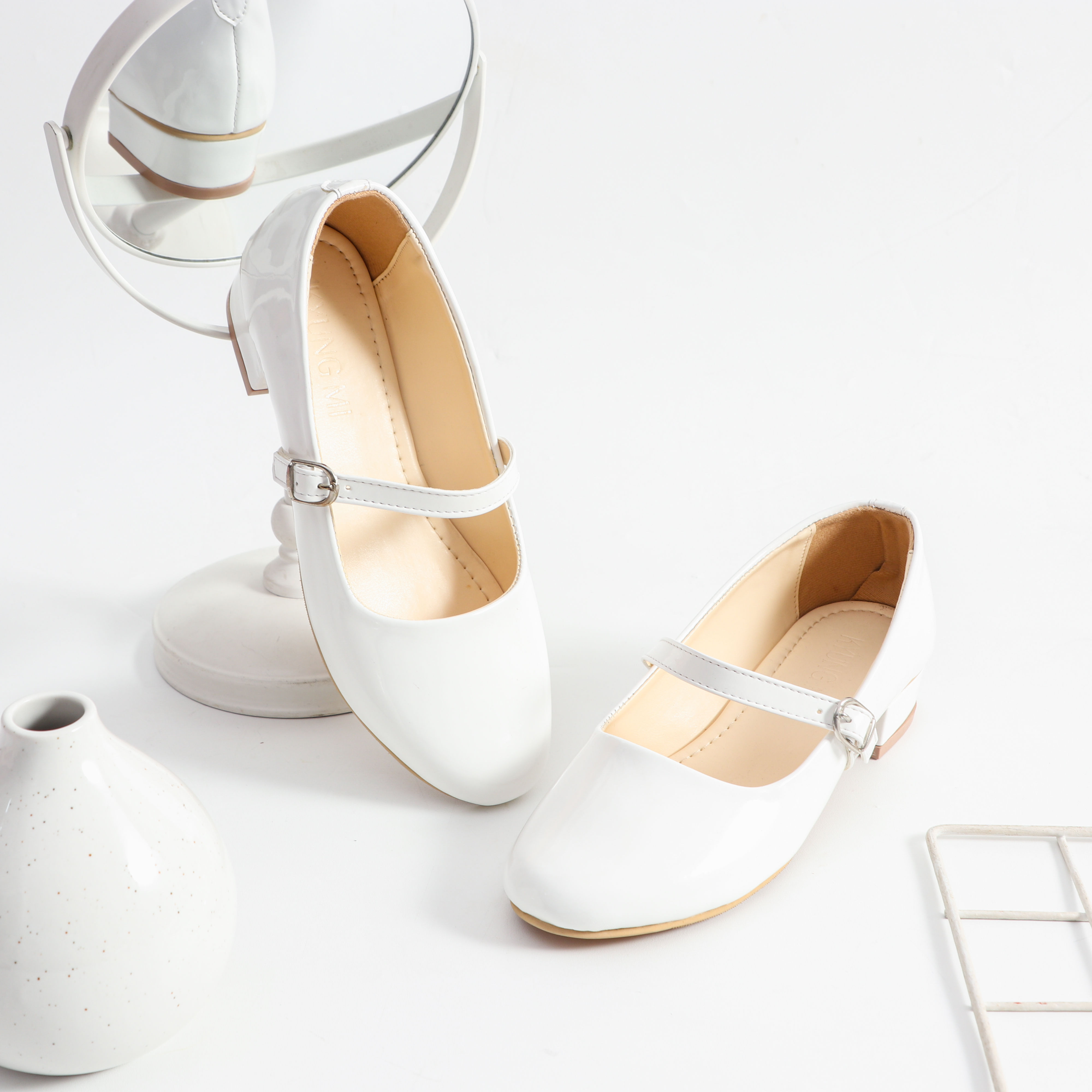 Yuri Shoes - Vanilla