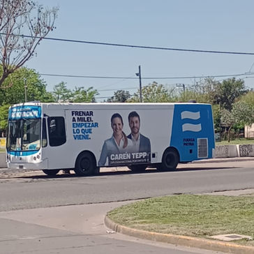 El colectivo de Fuerza Patria recorre la región antes del arribo de los candidatos a Puerto San Martín