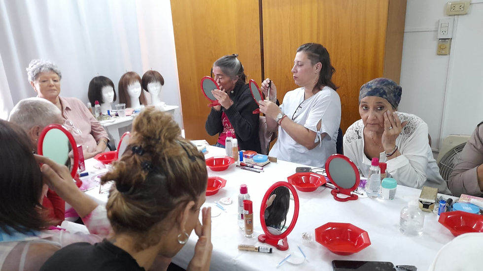 Lanzan una nueva jornada gratuita de automaquillaje para mujeres en tratamiento oncológico