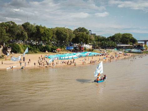 Avanza la travesía por el Paraná: remada, acto en Corrientes y fuerte denuncia contra la profundización del dragado