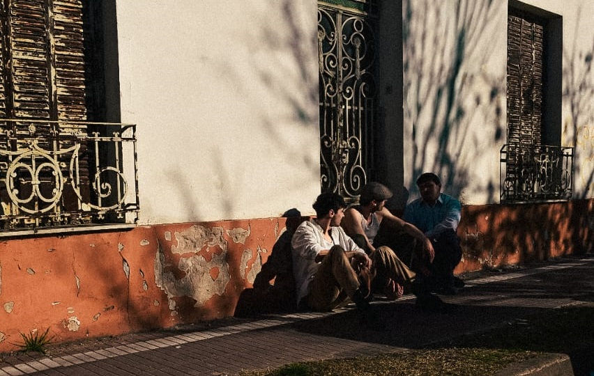 Vuelve la obra “Barrio Tesis” a Rosario tras agotar la primera función