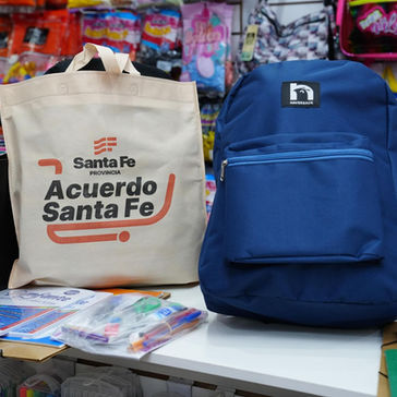 Santa Fe presentó kits escolares con mochila y artículos escolares a precios accesibles