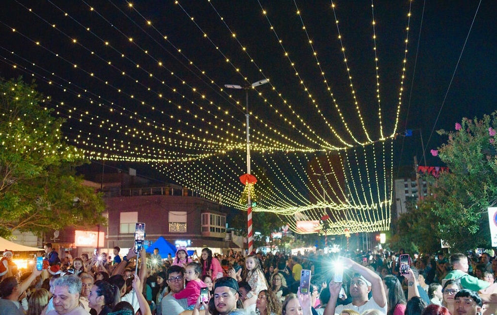 Con el despliegue de luces y múltiples actividades, San Lorenzo encendió el espíritu navideño