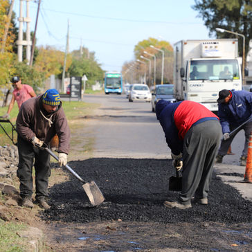 Granadero Baigorria inició trabajos de bacheo y mantenimiento en calle Orsetti