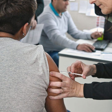 Brindan recomendaciones sanitarias para quienes viajen al exterior o a otras provincias