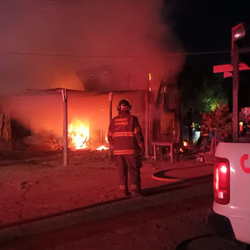 Incendio destruyó por completo una casilla precaria en la zona del acceso norte a San Lorenzo