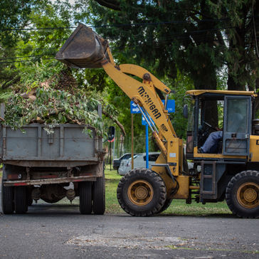 Intenso operativo en Granadero Baigorria para limpiar la ciudad tras el temporal