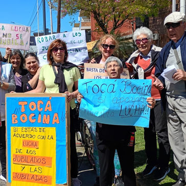Jubilados de Capitán Bermúdez convocan a un brindis simbólico para reclamar haberes dignos y acceso a la salud