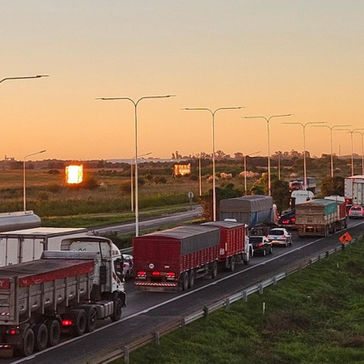 Autopista Rosario-Santa Fe: implementan desvíos para camiones por las obras del tercer carril