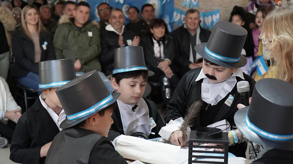 Junto a los más chicos, Fray Luis Beltrán conmemoró el Día de la Independencia