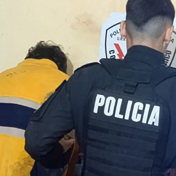 Andaba por Granaderos con un pasamontaña y un rollo de alambre y fue detenido tras intentar huír de la policía