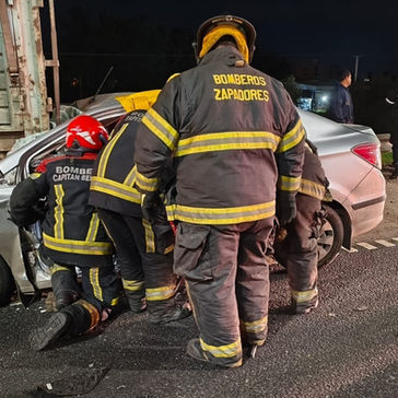 Rescataron a un sanlorencino que quedó atrapado tras un fuerte choque en la autopista Rosario-Santa Fe
