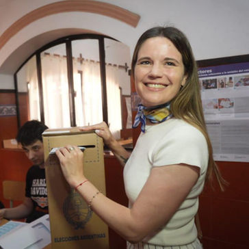 Caren Tepp al votar: “Tenemos la certeza de que hoy empieza un camino”