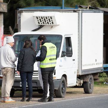 Granadero Baigorria: decomisaron carne transportada sin cadena de frío durante un operativo de control
