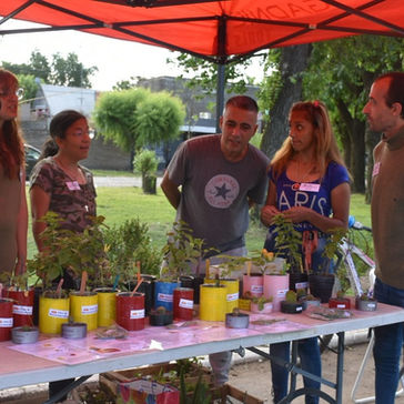 Fray Luis Beltrán realizó la primera Jornada de Intercambio de Plantines en la plaza Héroes de Malvinas
