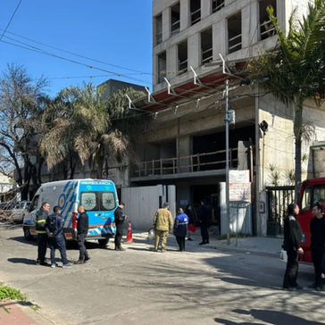 San Lorenzo: identificaron a los cuatro obreros fallecidos tras el desplome de un montacargas en una obra en construcción