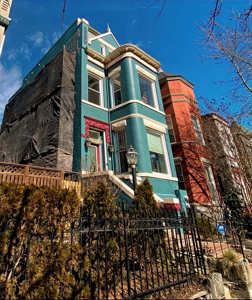 Off Limits Contractors' Tuckpointing Mastery in Washington DC's Historic Brick Homes