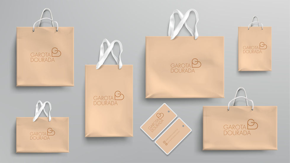Sacolas e tag da marca Garota Dourada