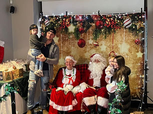 SUNDAY WITH SANTA !!