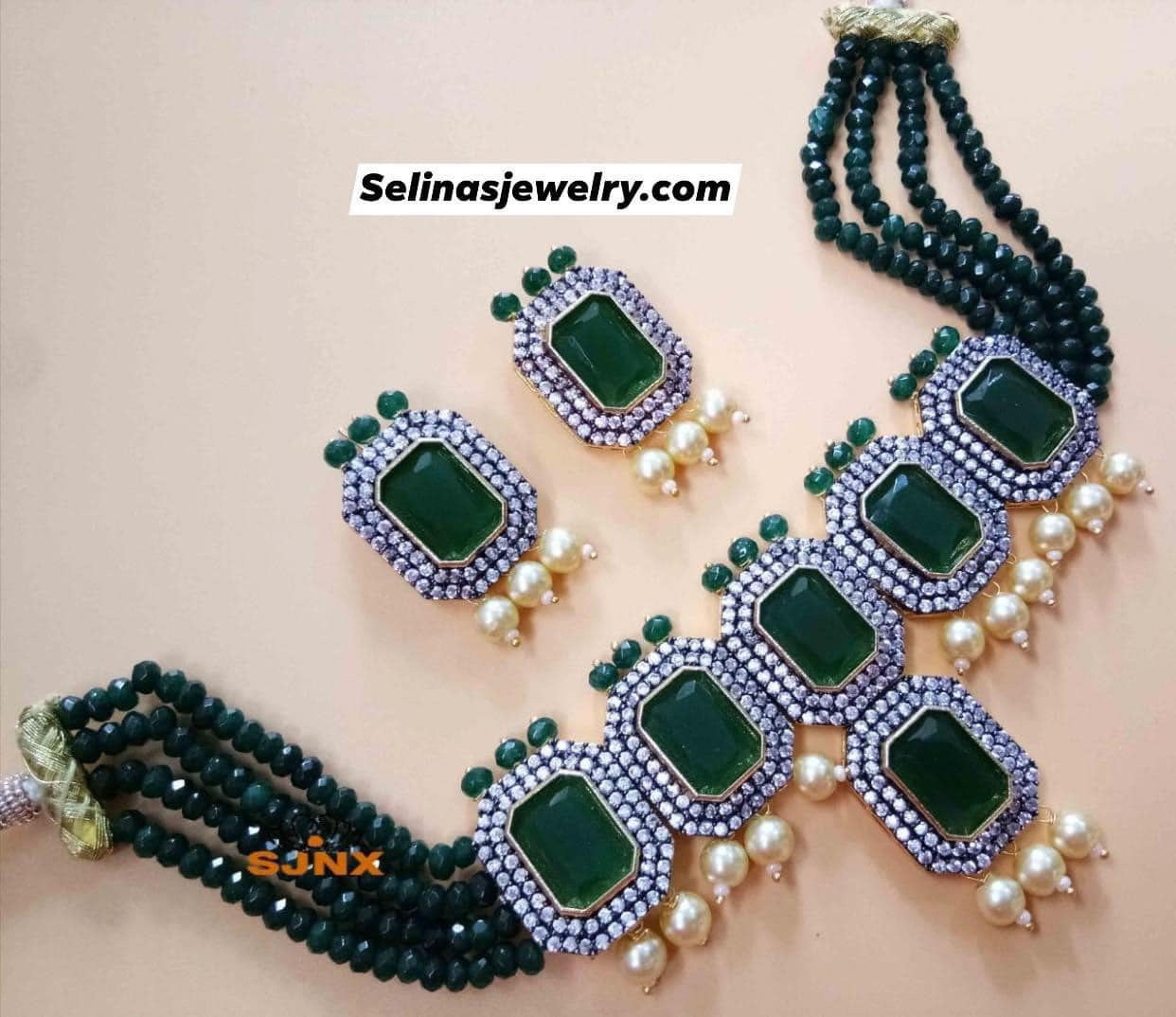 Green choker necklace with onex beads and pearls 