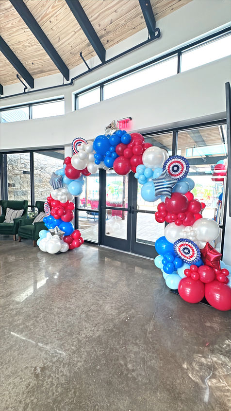 Outdoor balloon arch for grand opening in Greater Houston, 4th of July balloons katy, 4th of July balloons houston, 4th of july decor houston, 4th of july decor katy
