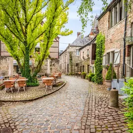 La meilleure façon de découvrir Durbuy, c’est de la prendre par la main dès le matin. Suivez-nous, on vous montre les meilleurs endroits dans la plus petite ville du monde !