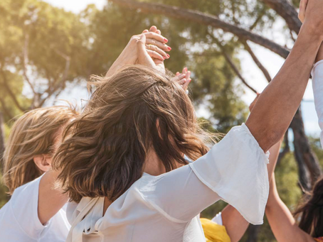 Les cercles de femmes : nouvelle tendance 2025 en vogue !