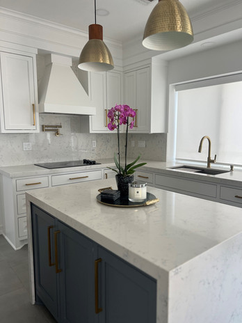 Kitchen renovation, marble island, kitchen golden fixtures, interior design, general contractor Houston