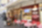 Konditorei Glanzl: Café mit Sitzgelegenheiten außen.