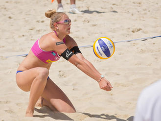 Sie setzt voll auf Beachvolleyball