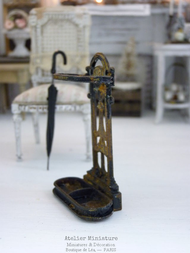 Thumbnail: Porte-parapluie miniature, Métal Rouillé, Maison de Poupée, Échel