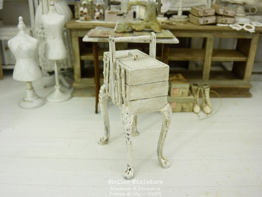 Thumbnail: Boîte à Ouvrage Miniature en Bois, Shabby Chic Blanc