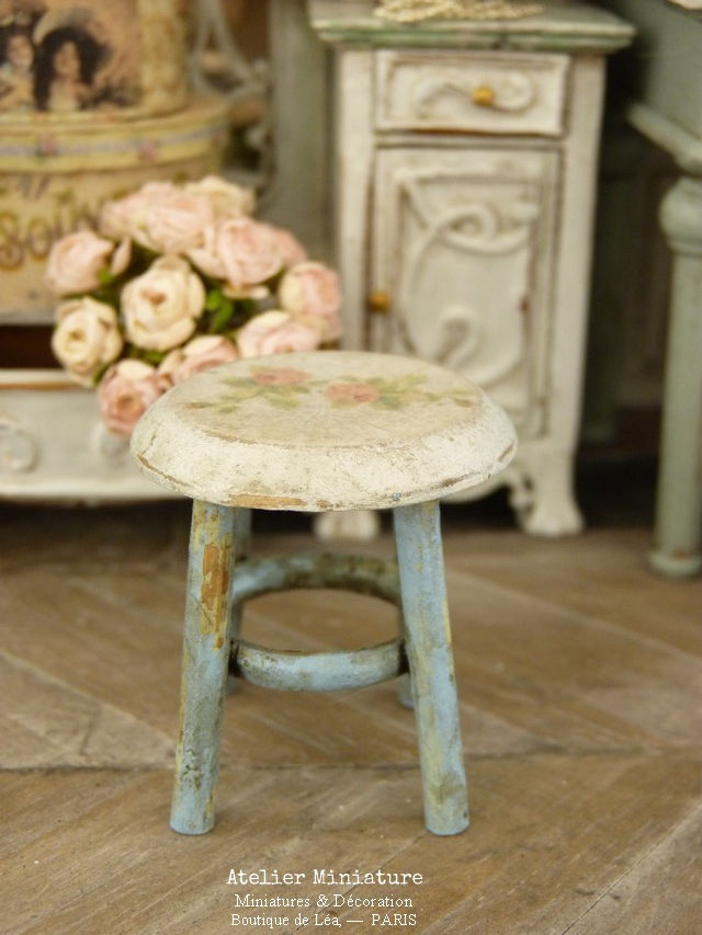 Thumbnail: Tabouret Rond Miniature en Bois, Bleu et Blanc, 1/12