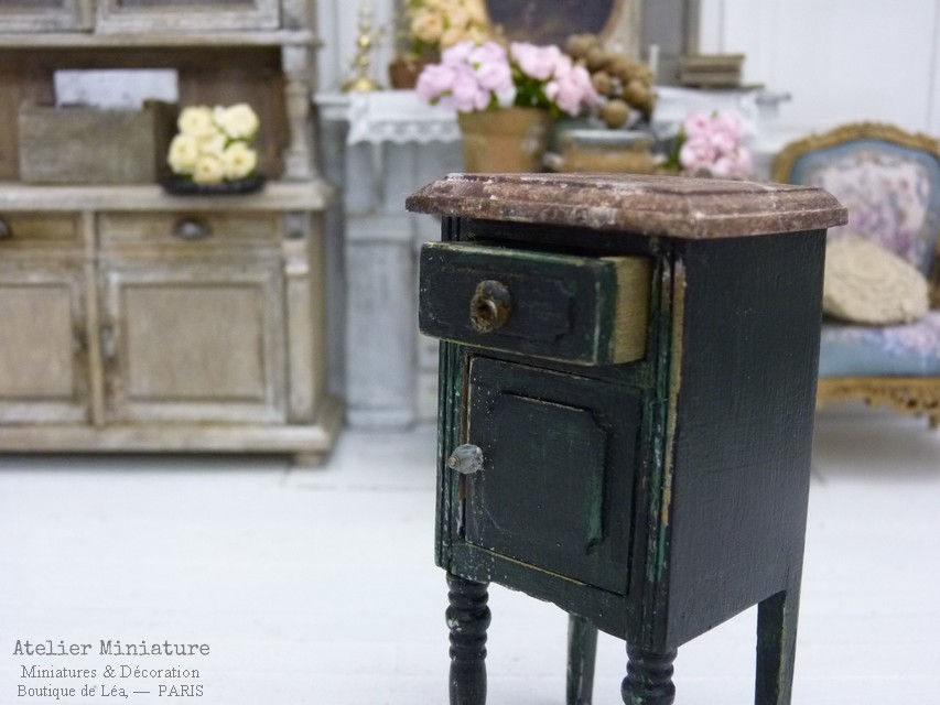 Thumbnail: Chevet Miniature en Bois, Imitation Marbre Brun, Maison de Poupée