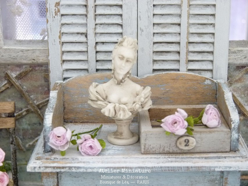 Buste Miniature en Résine, Femme XVIIIe, Façon Plâtre Vieilli