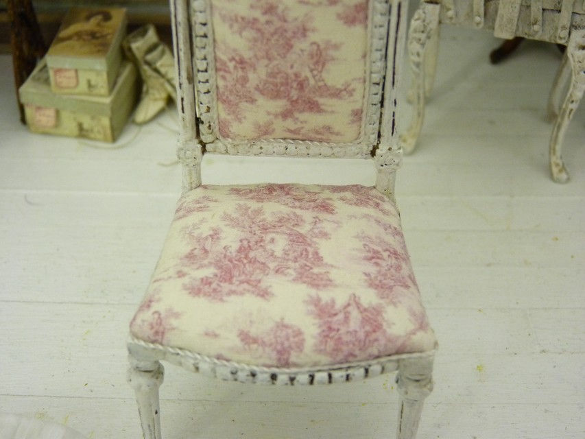 Miniature : Chaise Miniature de Style Gustavien, Toile de Jouy, 1/12