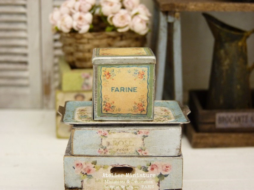 Miniature : #2 - Boîte à Farine Vintage, Miniature en Métal, Maison de Poupée, Échelle 1/12