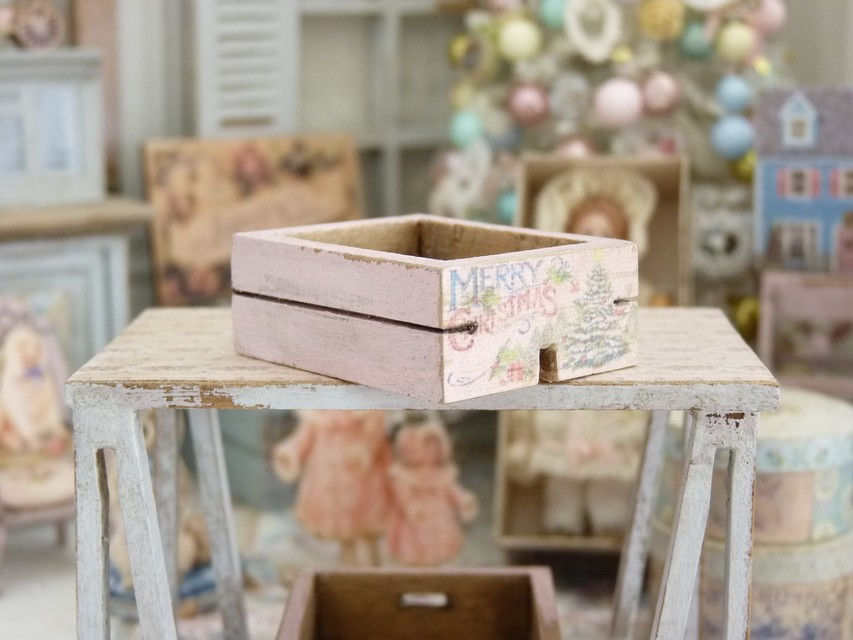 Miniature : Cagette Miniature en Bois, Shabby Chic Rose, Échelle 1/12