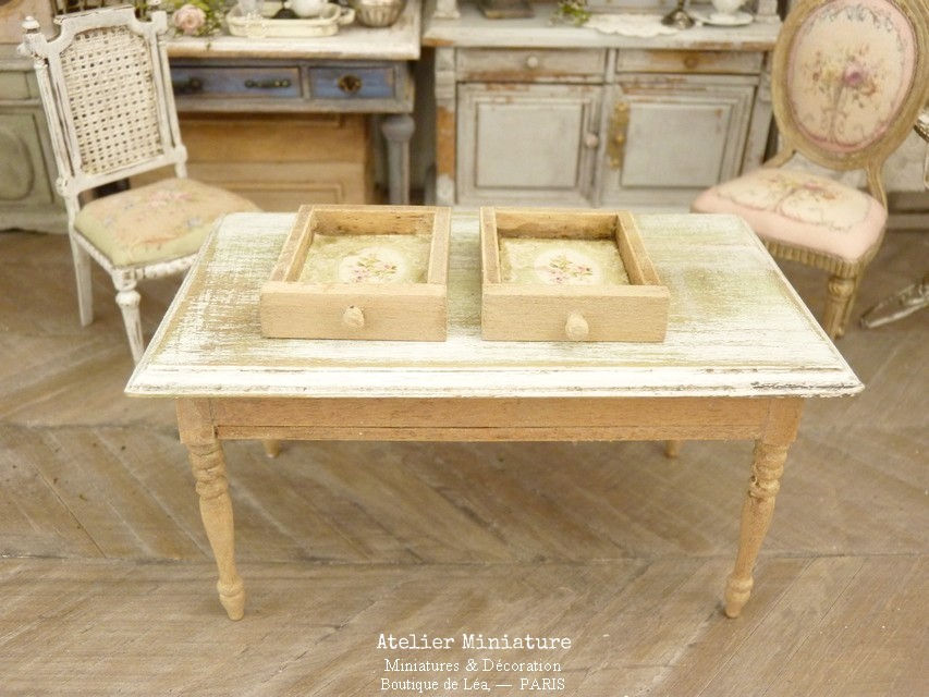 Thumbnail: Table Rectangulaire Miniature, Mobilier en Bois