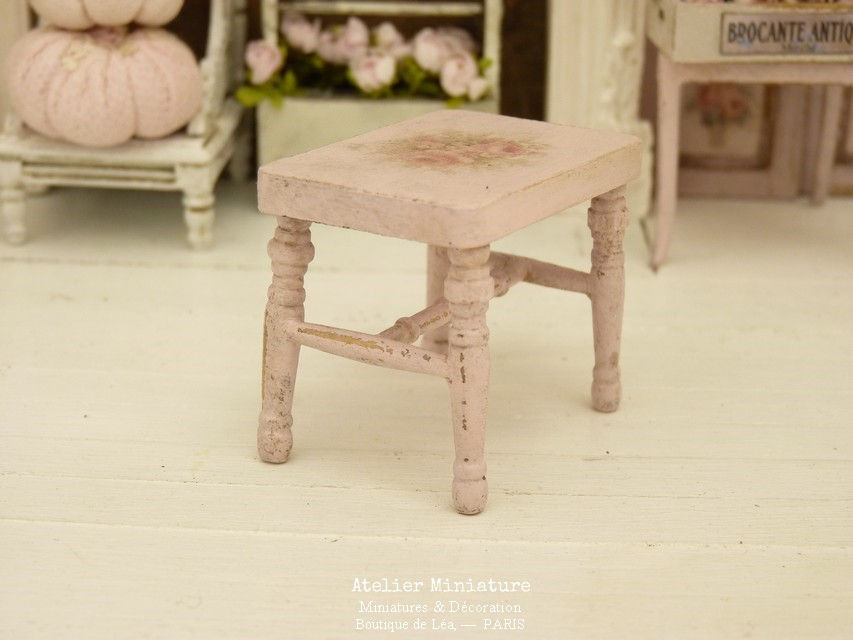 Miniature : Tabouret Miniature en Bois, Maison de Poupée, 1/12