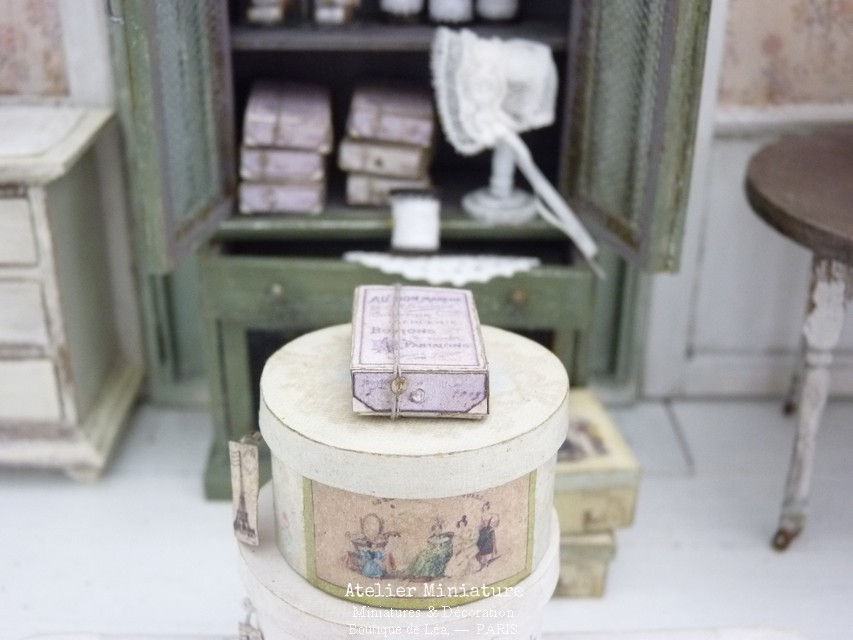 Boîte de Boutons Miniature, Maison de Poupée, Échelle 1/12
