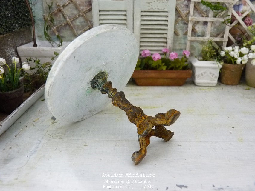 Miniature : Table Bistro Miniature, Bois et Métal, Meuble de poupée, 1/12
