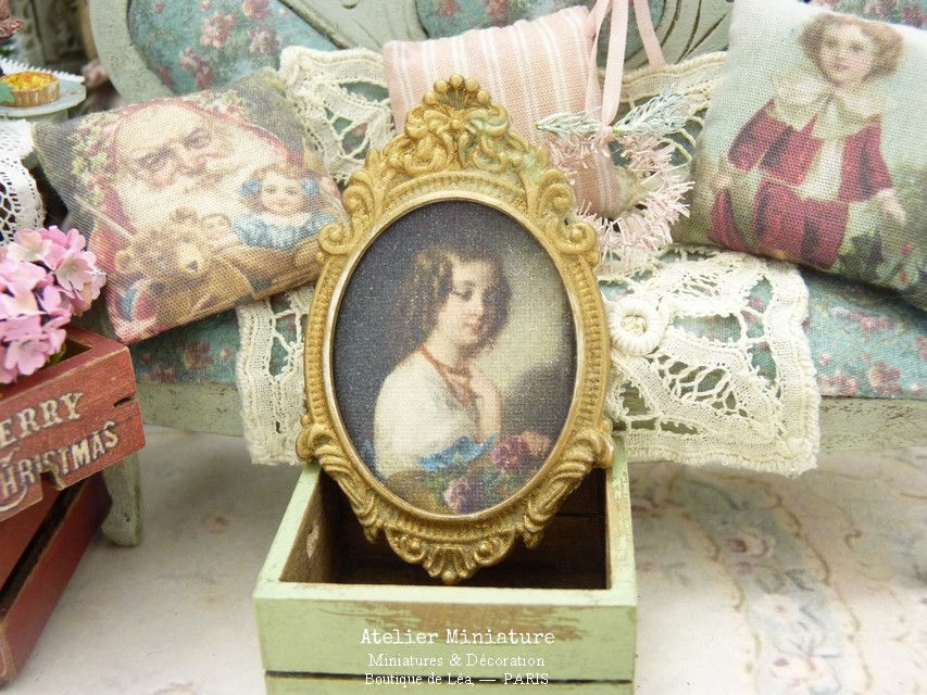 Miniature : Cadre Victorien Ovale, Dorure Vieillie Patinée, Maison de Poupée