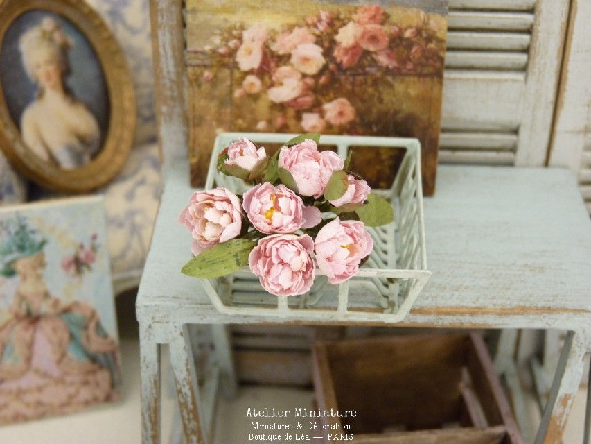 Thumbnail: 5 Pivoines Roses Miniatures, Fleurs en papier, Maison de Poupée