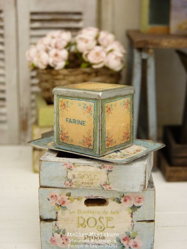 Miniature : #2 - Boîte à Farine Vintage, Miniature en Métal, Maison de Poupée, Échelle 1/12