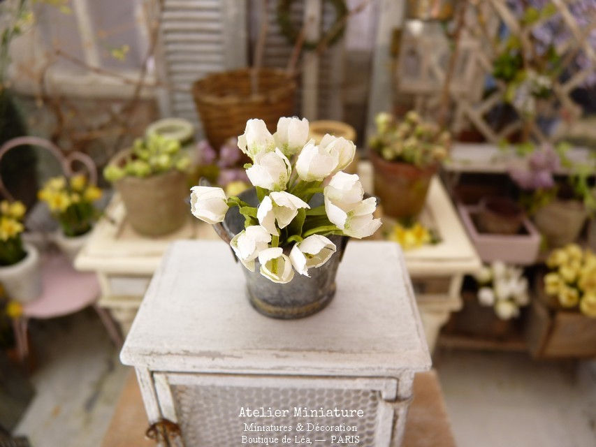 Miniature : Bouquet de 12 Tulipes Miniatures Blanches, Fleurs en Papier, 100% fait mai